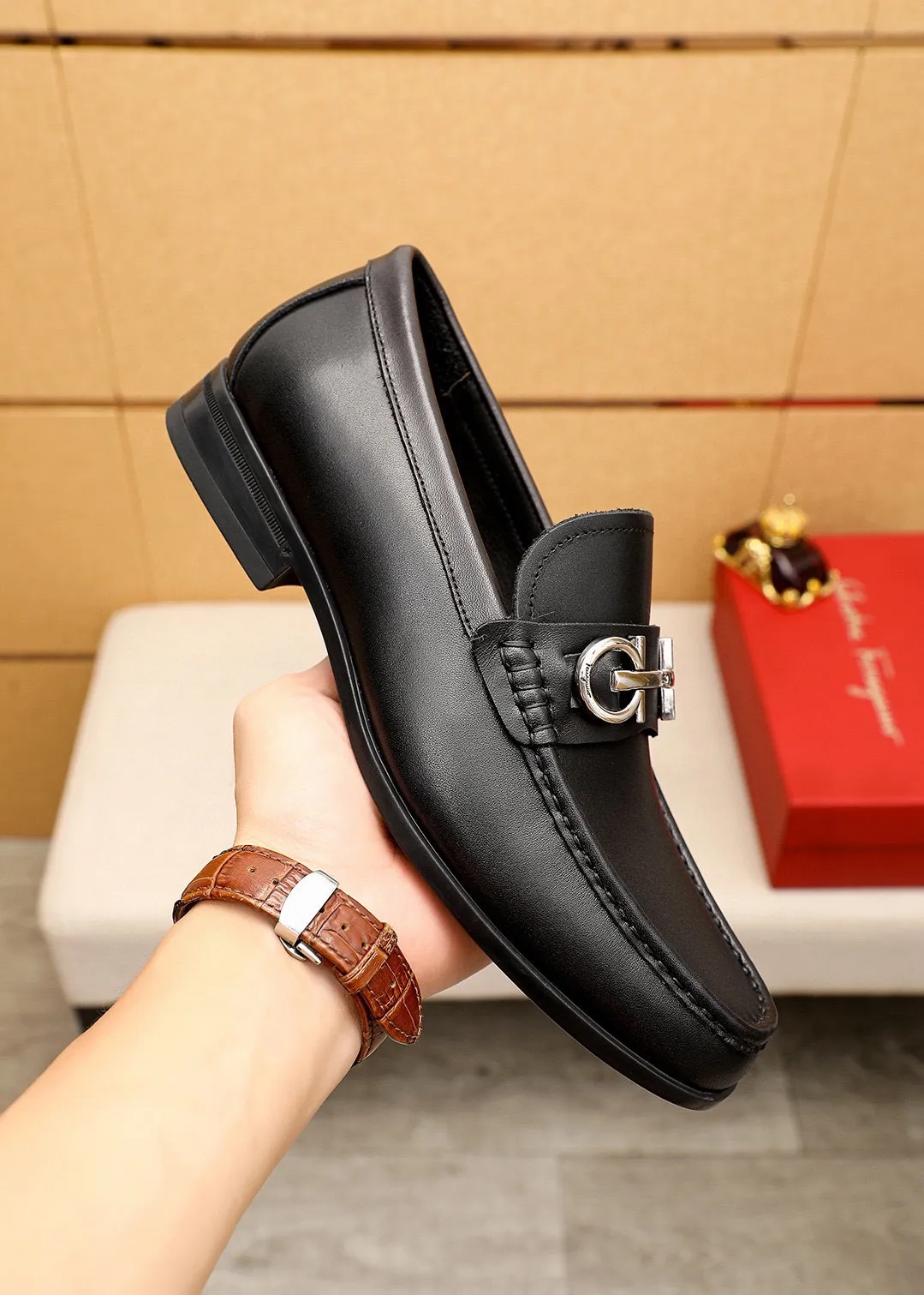 Men's shoes 💰480 💐 Product trademark: Ferragamo "Ferragamo" casual leather shoes Regular size: 38-44 (45🉑️customized) Product materials: Selected imported first-layer calfskin upper + luxury hardware buckle, imported water-dyed cow leather lining. Strong three-dimensional visual effect, original outsole color: 4⃣️seed leather materials available